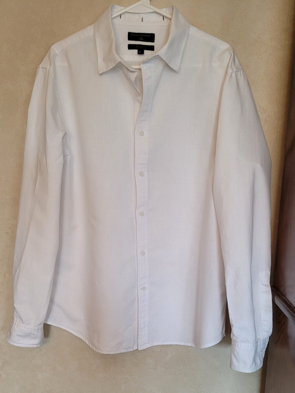 55% Linen/ 45% Cotton Blend Banana Republic Button-down in White